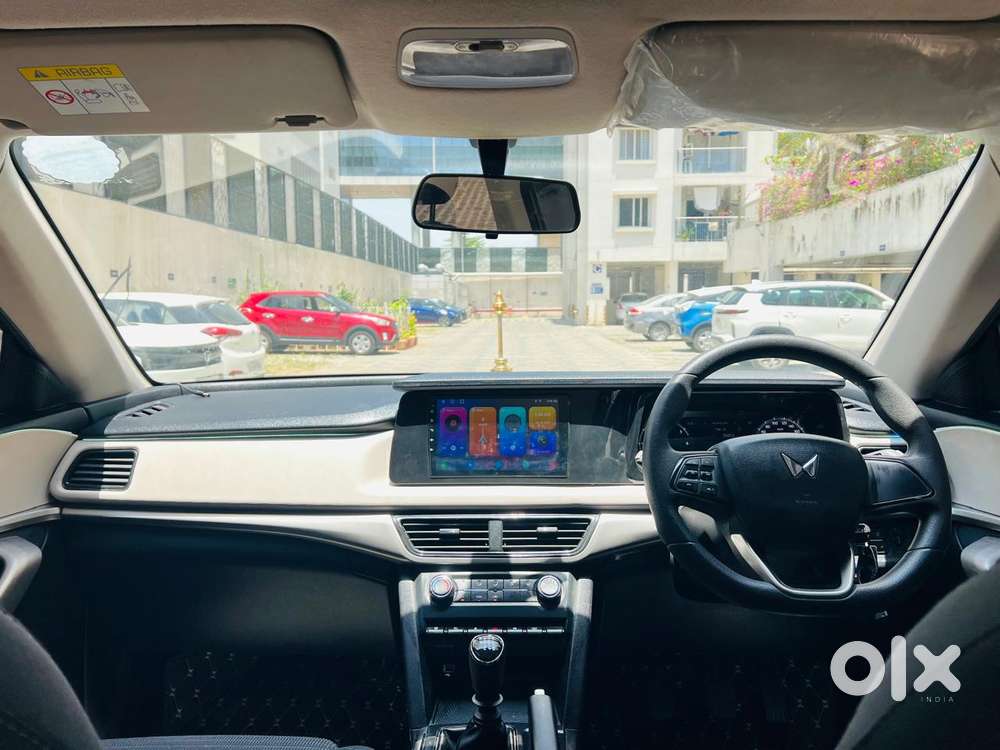 Mahindra Xuv700 Mx Petrol Mt 5 Str (e), 2022, Petrol