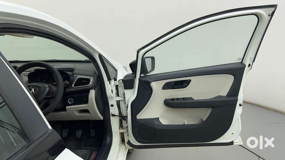 Tata Altroz 1.2 Xt, 2022, Petrol