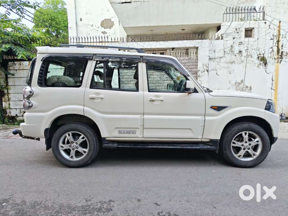 Mahindra Scorpio S8, 2016, Diesel