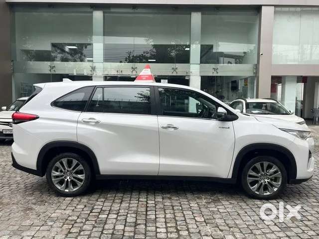 Toyota Innova Hycross 2.0 Zx (o) Hybrid 7 Str, 2024, Petrol