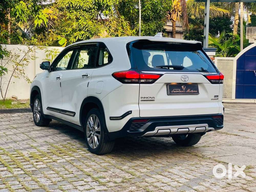 Toyota Innova Hycross 2.0 Zx (o) Hybrid 7 Str, 2024, Petrol
