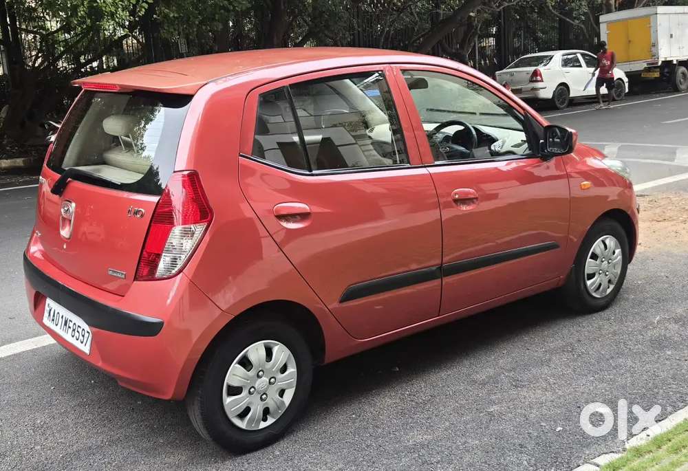 Hyundai I10 Sportz Automatic, Just 24000 Kilometers Driven