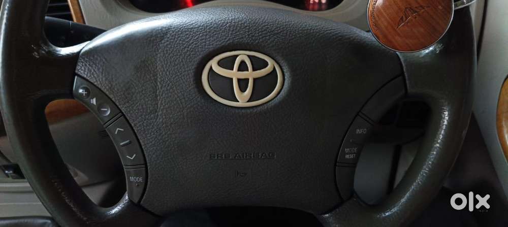 Toyota Innova 2004-2011 2.5 V Diesel 8-seater, 2011, Diesel