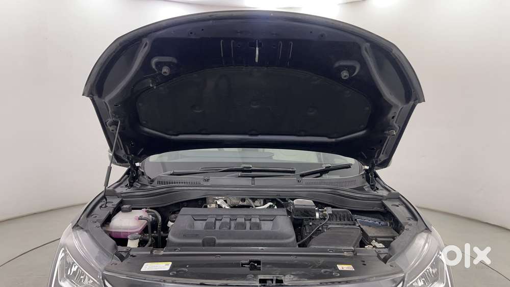Mahindra Xuv700 2.2 Ax 5 Diesel At 7 Str, 2024, Diesel