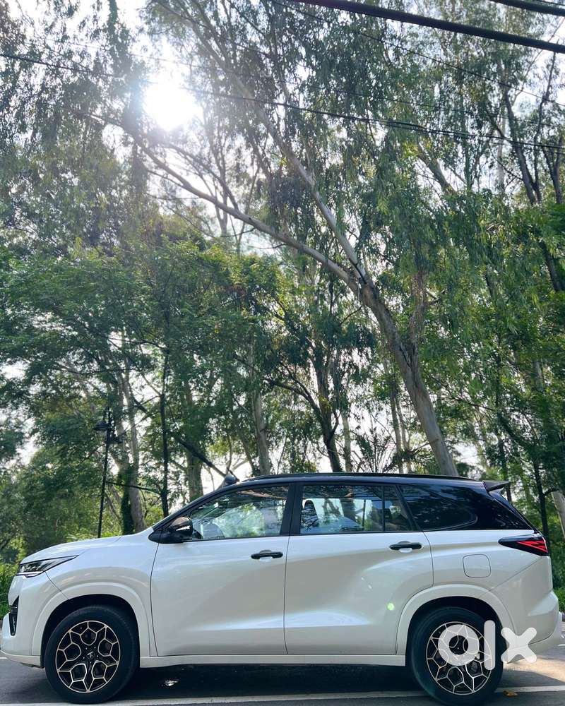 Toyota Innova Hycross 2.0 Zx (o) Hybrid 7 Str, 2025, Cng & Hybrids