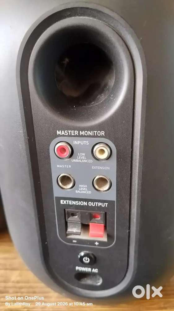 Jbl monitor speakers in excellent condition
