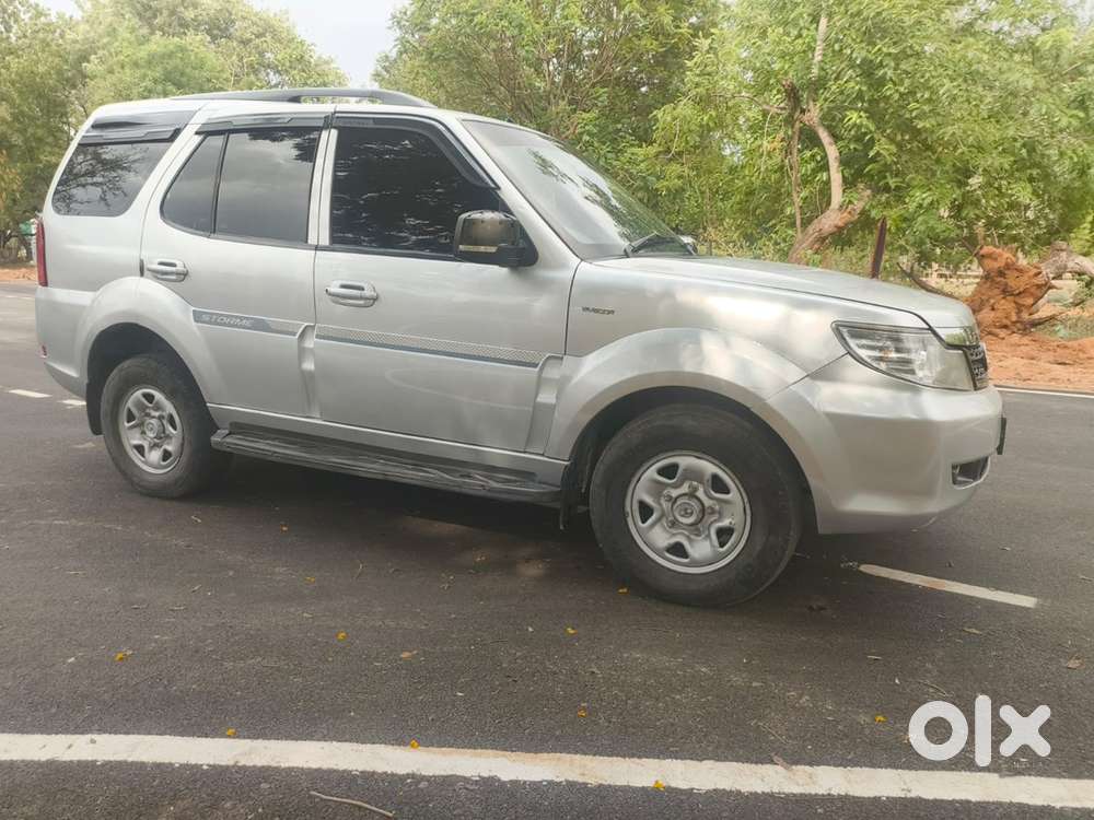 Tata Safari Storme 2015