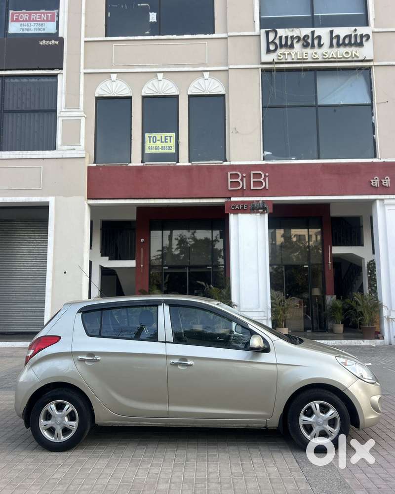 Hyundai I20 2010-2012 1.4 Asta At With Avn, 2011, Petrol