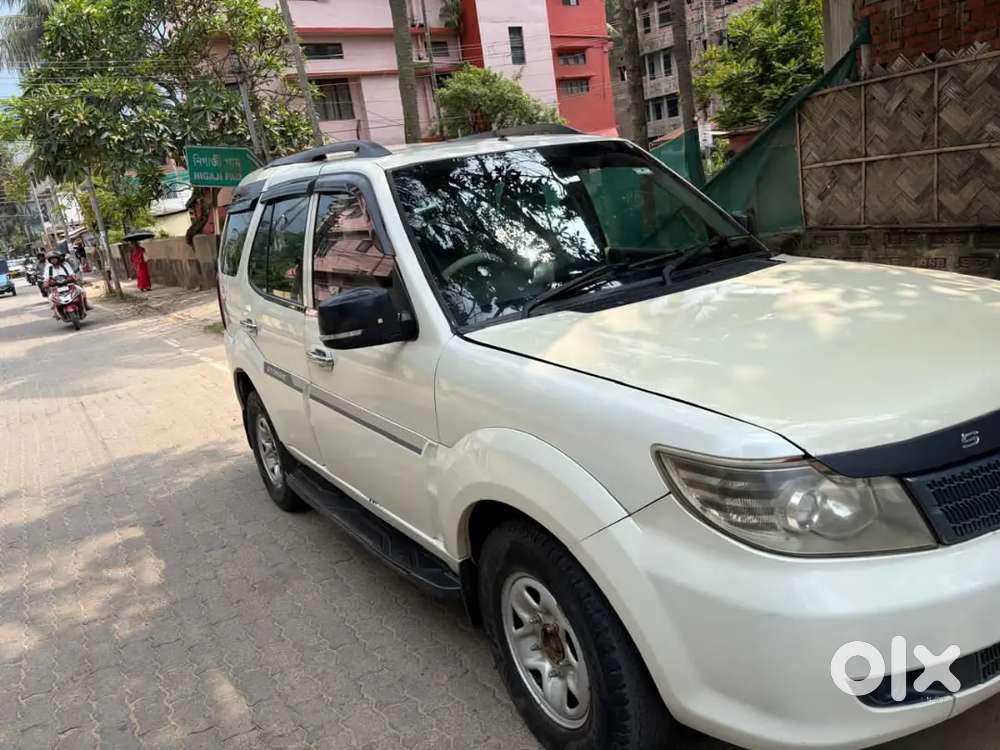 Tata Safari Storme 2013