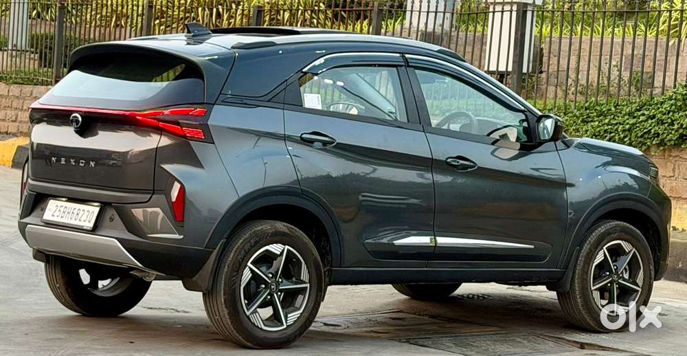 Tata Nexon, 2025, Petrol