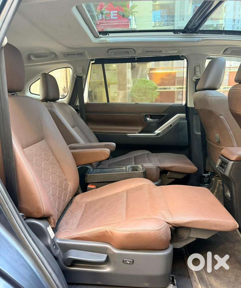 Toyota Innova Hycross 2.0 Zx Hybrid 7 Str, 2025, Petrol