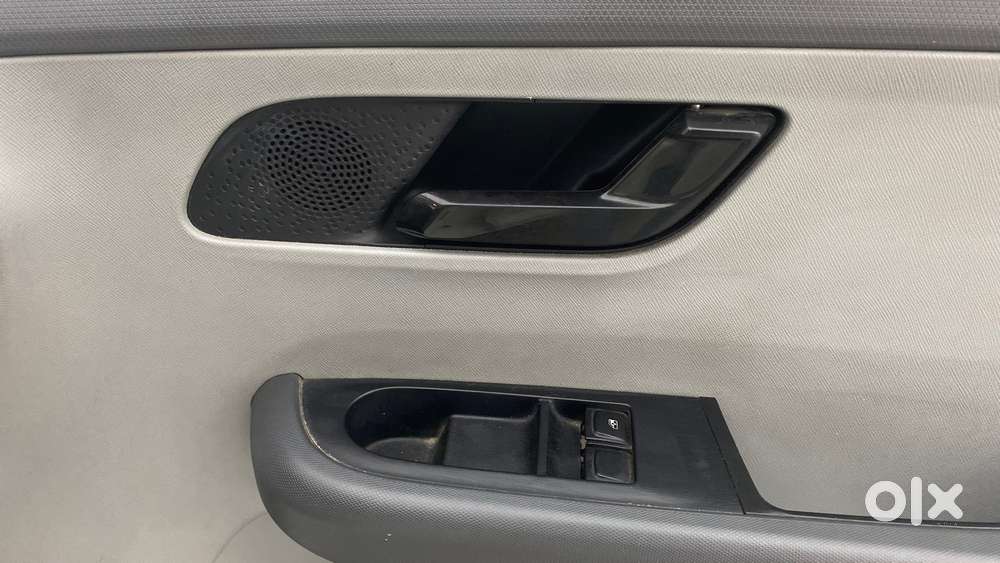 Tata Altroz 1.2 Xe, 2021, Petrol