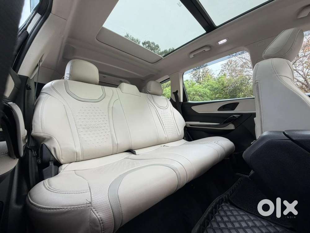 2022 Mahindra Xuv 700 Ax5 Automatic