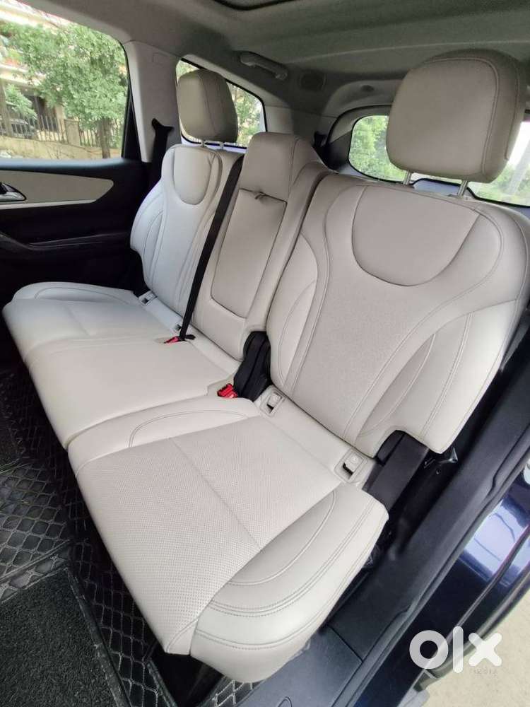 Mahindra Xuv700 2.2 Ax 7 Diesel At Luxury Pack Str Awd, 2022, Diesel