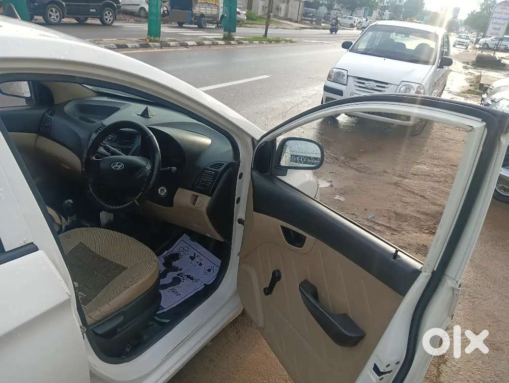Hyundai Eon Magna+ 2012 Variant
