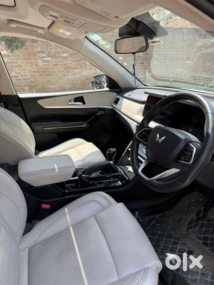 Mahindra Xuv700 2.2 Ax 7 Diesel Mt Luxury Pack Str, 2022, Diesel