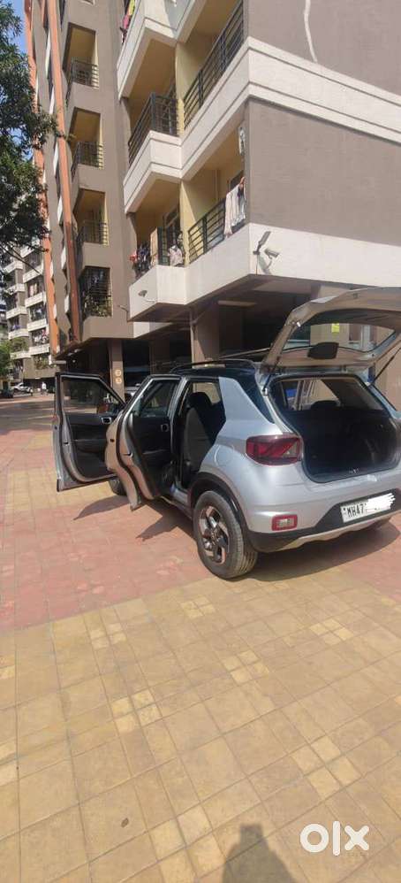 Hyundai Venue 2020 Petrol Well Maintained