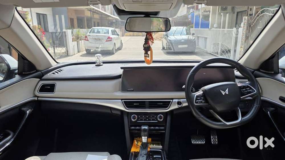 Mahindra Xuv700 2.0 Ax 7 Petrol At Str, 2022, Petrol