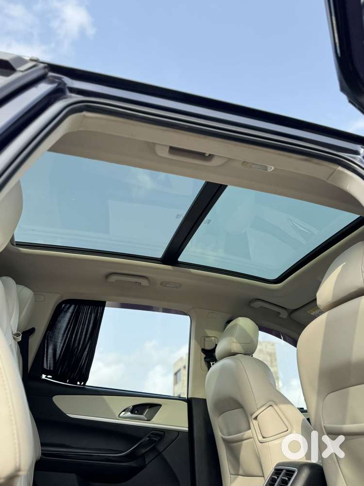 Mahindra Xuv700 2.0 Ax 7 Petrol At Str, 2022, Petrol