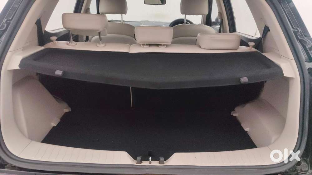 Mahindra Xuv300 1.2 W8 (o) Amt Petrol, 2023, Petrol