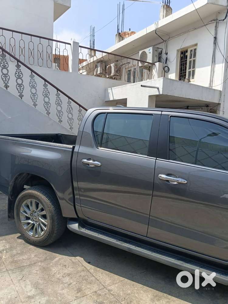 Toyota Hilux High 4x4 2025