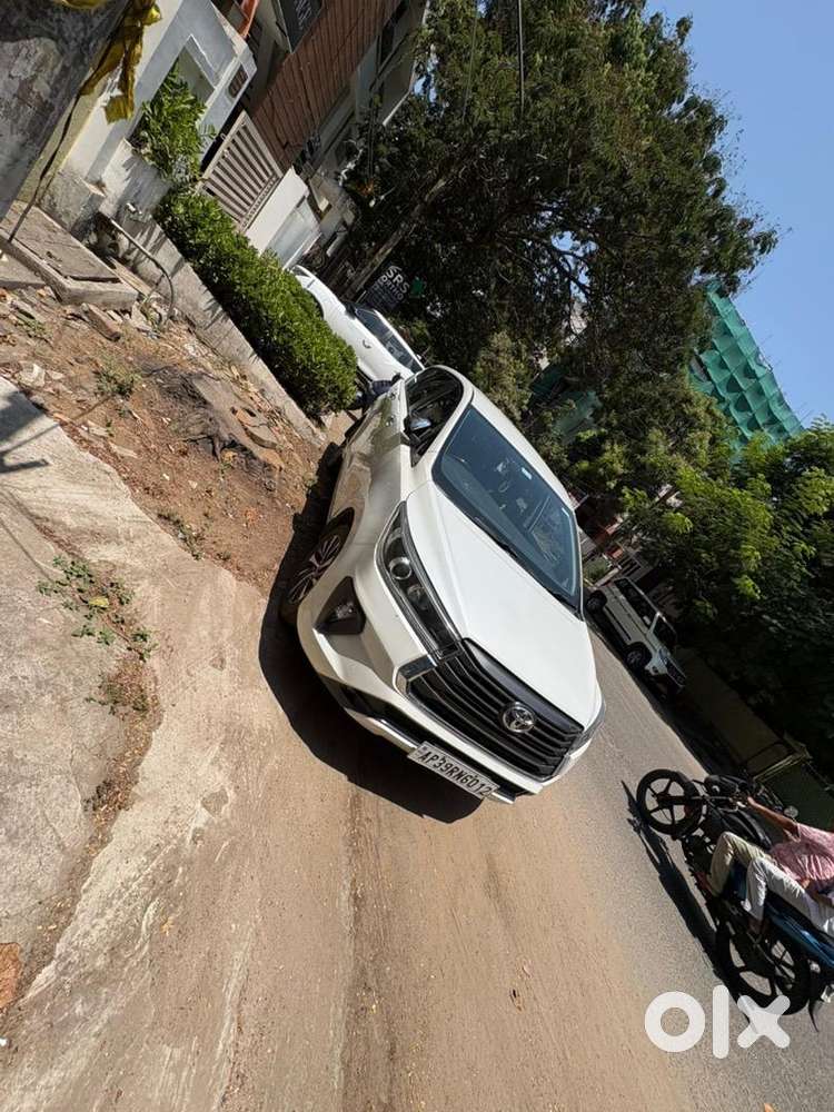 Toyota Innova Crysta 2022 Petrol 125000 Km Driven