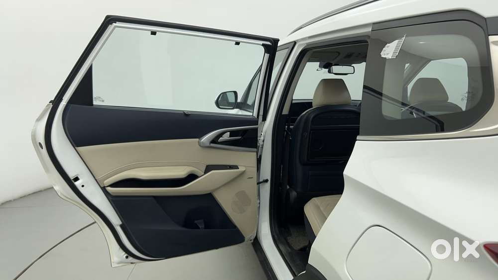 Kia Carens 1.4 Luxury Plus Dct 7 Str, 2022, Petrol