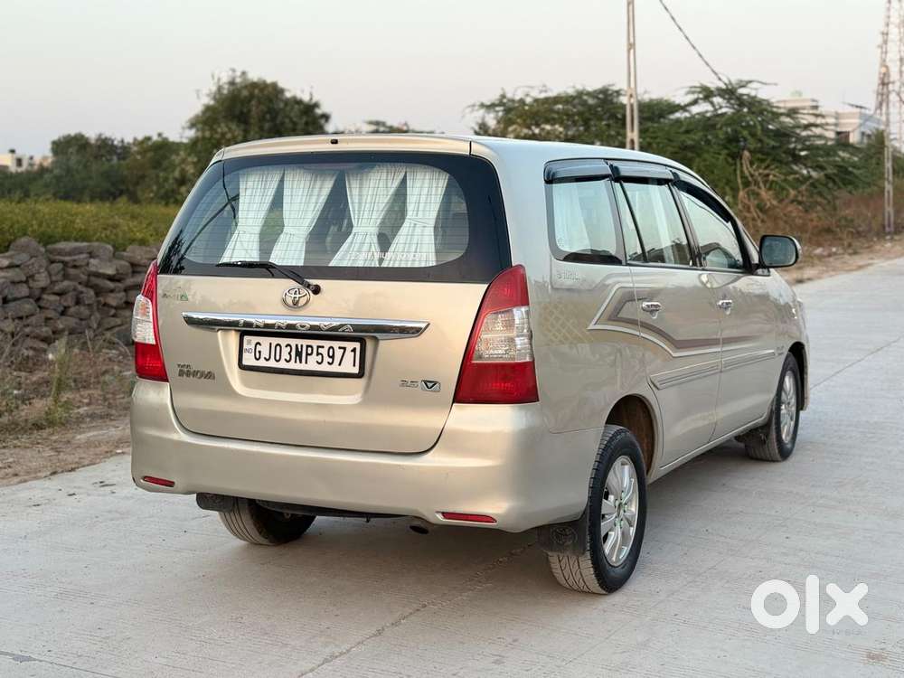 Toyota Innova 2.5 Vx 8 Str Bs-iii, 2013, Diesel