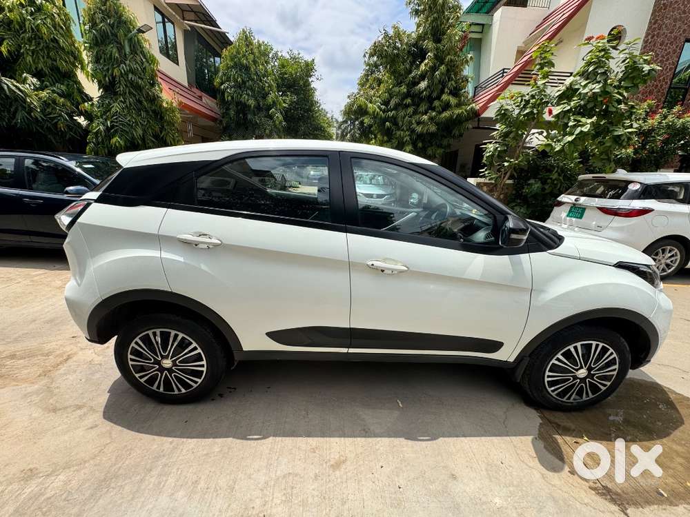 2022 Tata Nexon Petrol – Calgary White