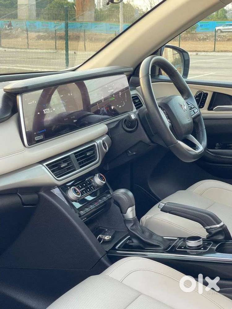 Mahindra Xuv700 2.2 Ax 7 Diesel At Str, 2024, Diesel