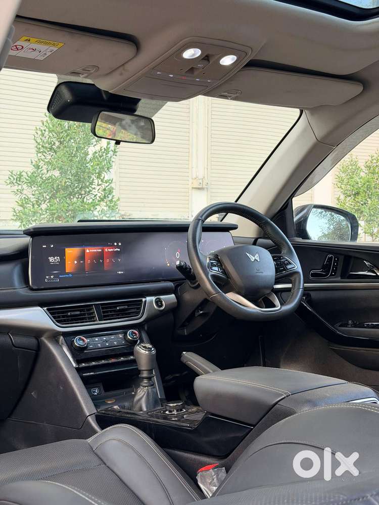Mahindra Xuv700 2.2 Ax 7 Diesel Mt Luxury Pack Str, 2025, Diesel