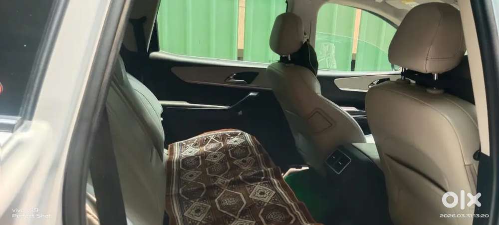 Mahindra Xuv700 2023 Petrol Well Maintained  Show Room Maintain