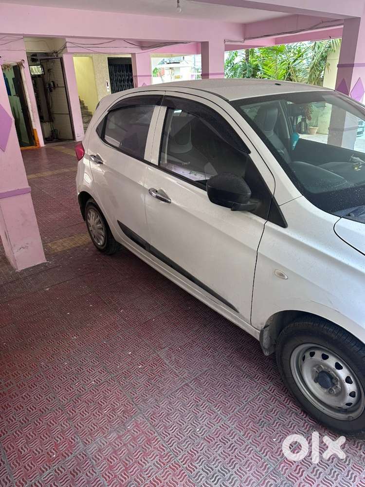 Tata Tiago Petrol 2017
