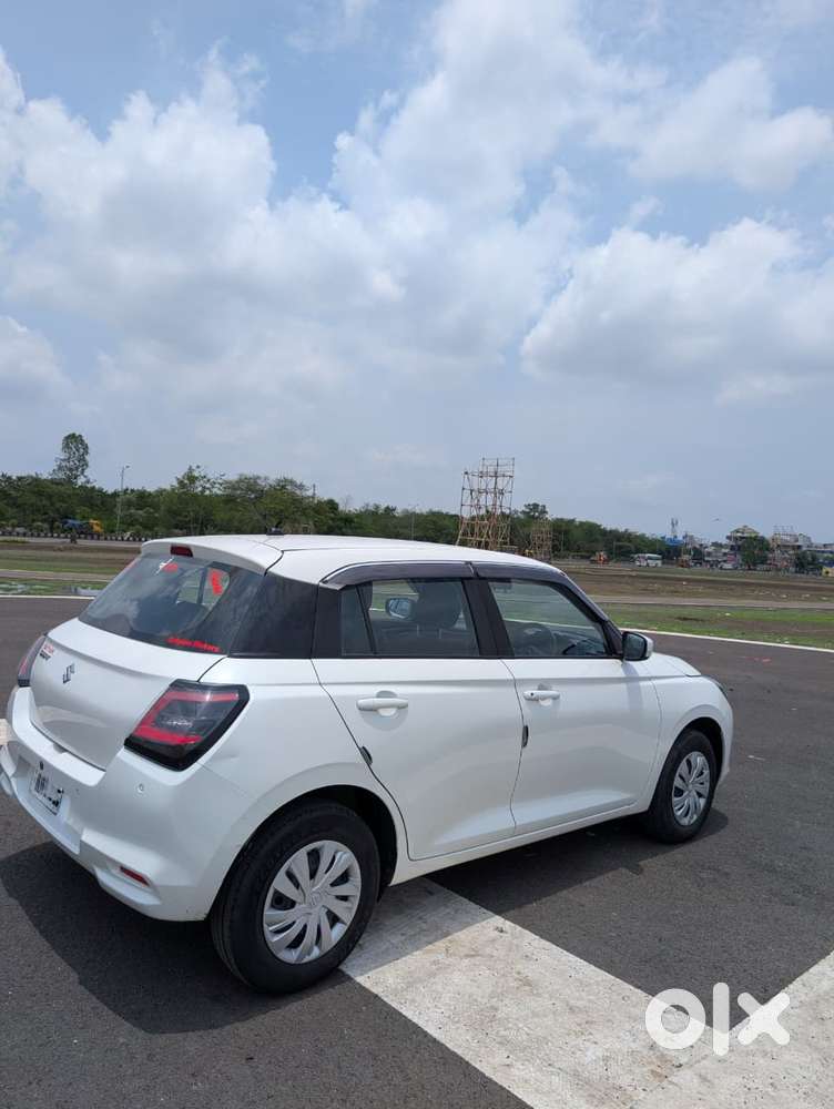 Maruti Suzuki Swift Vxi + Manual, 2025, Petrol