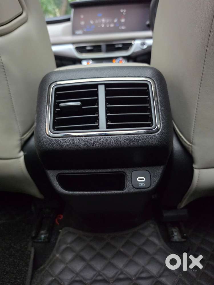 Mahindra Xuv700 2.0 Ax 7 Petrol At Luxury Pack Str, 2024, Petrol