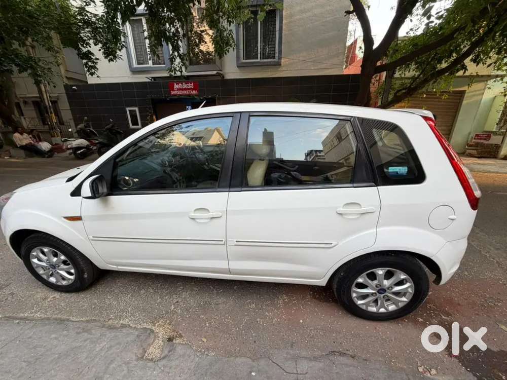 Ford Figo 2013 Diesel 103000 Km Driven.