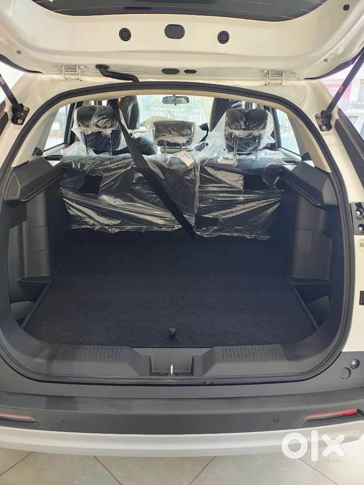 Victoris Lxi Cng White New Showroom Car 0 Km