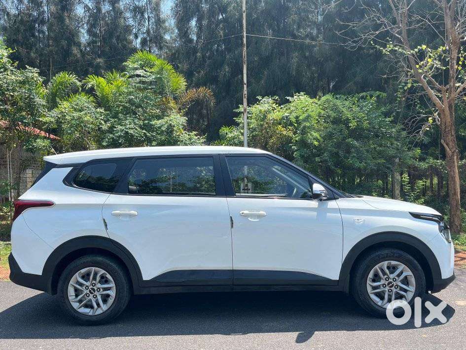 Kia Carens, 2022, Petrol