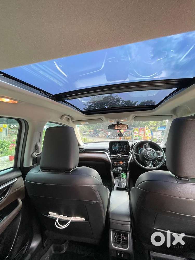 2024 Toyota Hyryder V At Hybrid  Enticing Silver  1st Owner