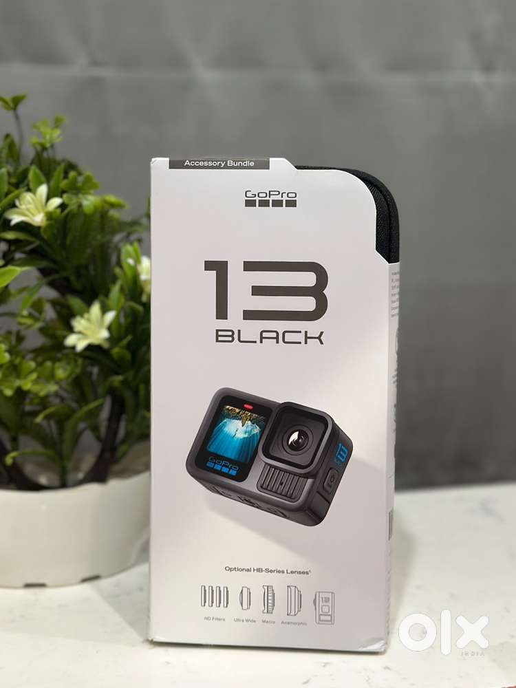 Go Pro 13 Black - with Accessory Bundle