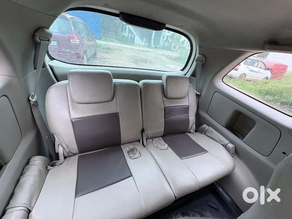 Toyota Innova 2012