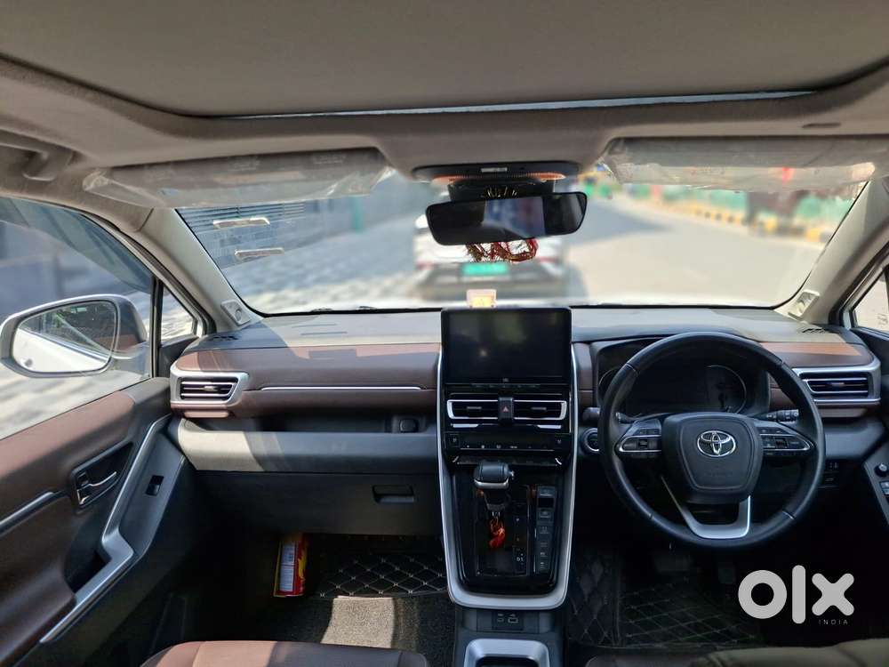 Toyota Innova Hycross 2.0 Zx (o) Hybrid 7 Str, 2025, Petrol
