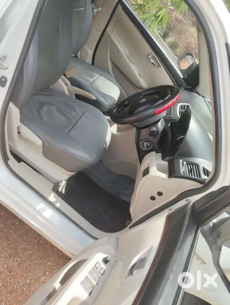 Automatic  Maruti Suzuki Swift Dzire 2014 Petrol89000km Driven