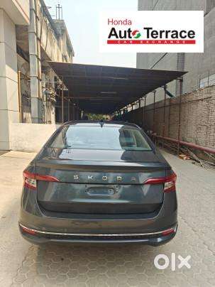 Skoda Slavia 1.0 Tsi Style At, 2025, Petrol