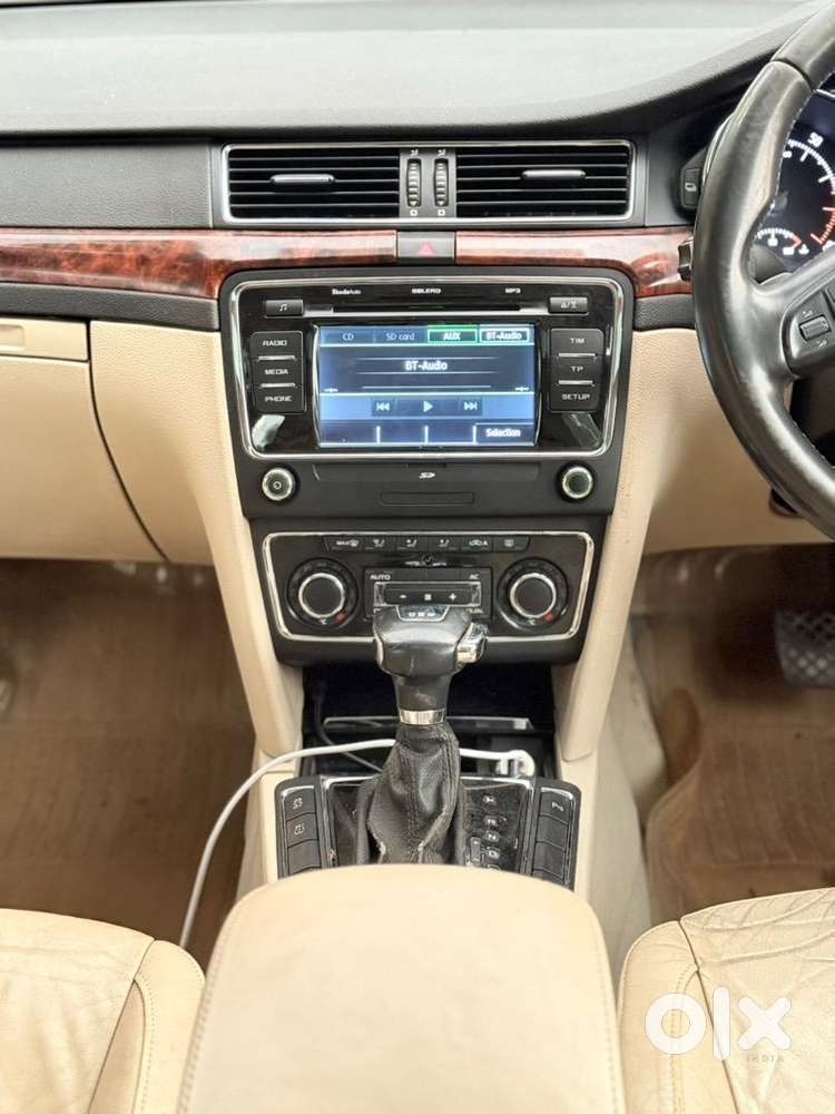 Skoda Superb 2012 Petrol 65000 Km Driven