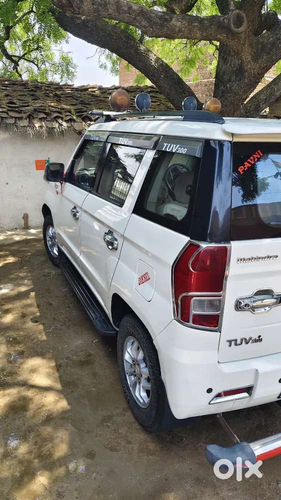 Mahidra Tuv 300 T8 Badhiya Condition Me Charo Tyre Naye