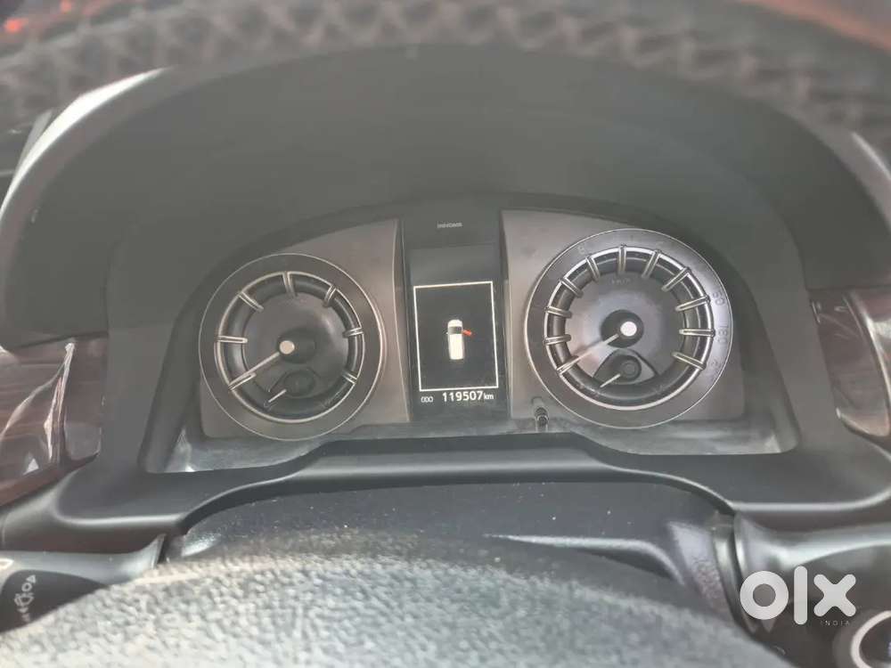 Toyota Innova Crysta 2017. V