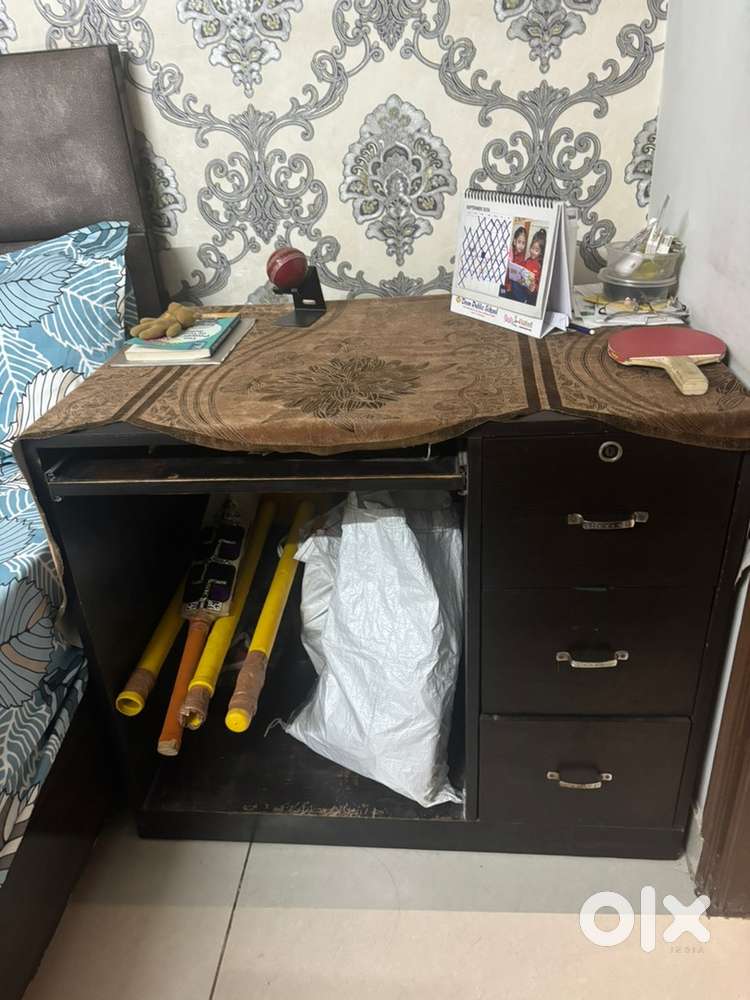 Computer table of heavy hard board