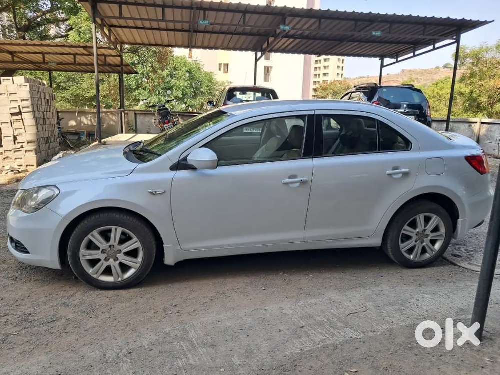 Maruti Suzuki Kizashi 2.4 2012