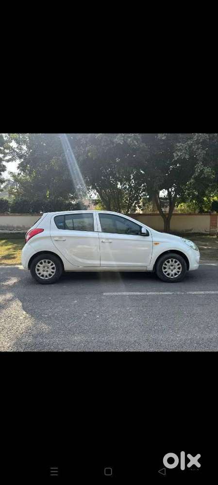 Hyundai I20 Petrol Cvt Magna Executive, 2012, Petrol